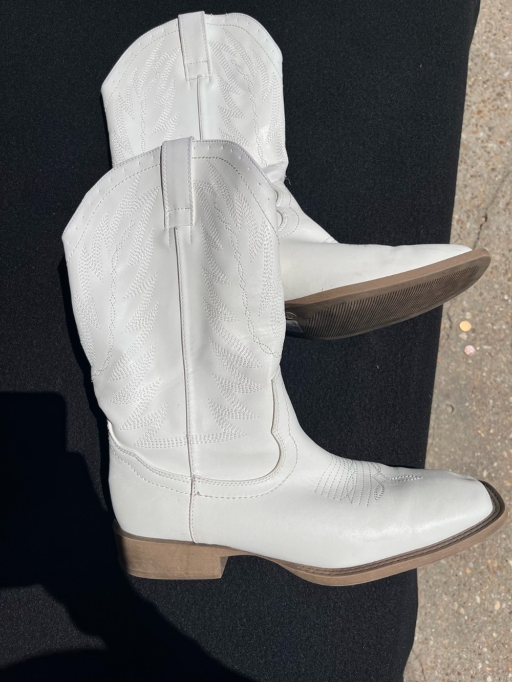 White Women's Western Cowboy Boots - Classic Stitch Detail